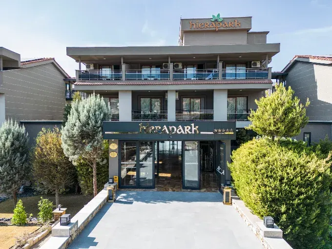 Thermalbecken im Hierapark Thermal & Spa Hotel
