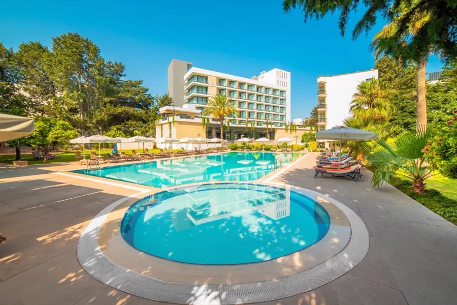 Poolbereich des Hotel Pia Bella